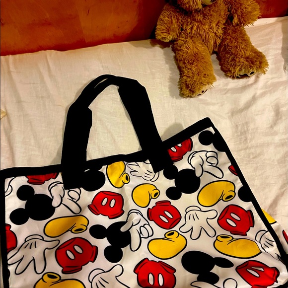 Disney &Co Mickey Print XL travel/ shoulder Tote🔥 - Picture 7 of 9
